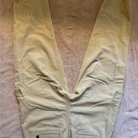 Roots cream Corduroy Cargo pants with cuffs, Medium - Picture 4 of 5